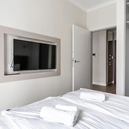 Urban Chic - Luxury Stay At Mennica Residence Warsaw